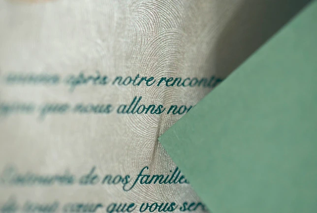 carton nacré imprimé bleu paon