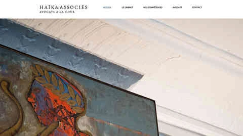 page d'accueil site du cabinet haïk avec moulures et peinture
