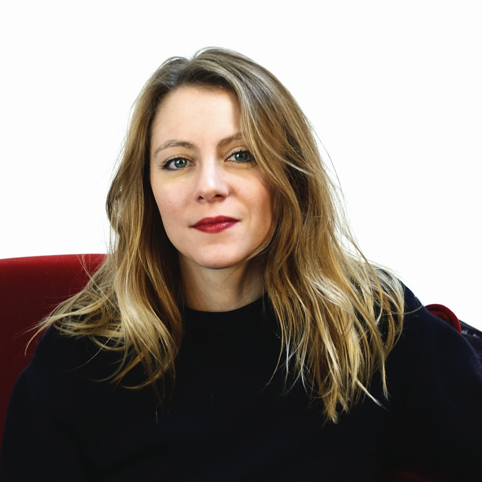 Découvrez le portrait de Hortense, fondatrice de l'agence de communication et studio de création situé à Angers.