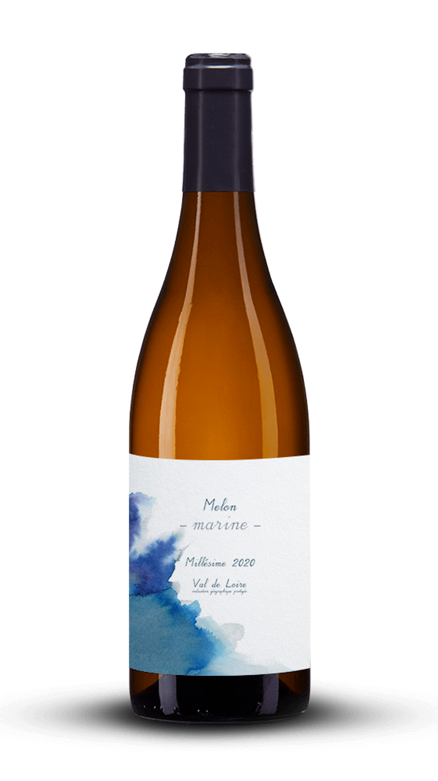 bouteille de vin blanc étiquette avec peinture bleu comme une vague de la mer