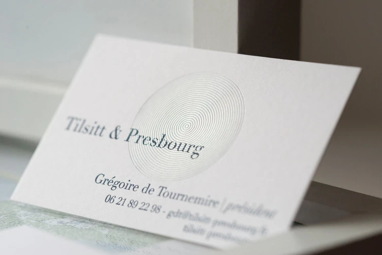 carte de visite avec logo circulaire