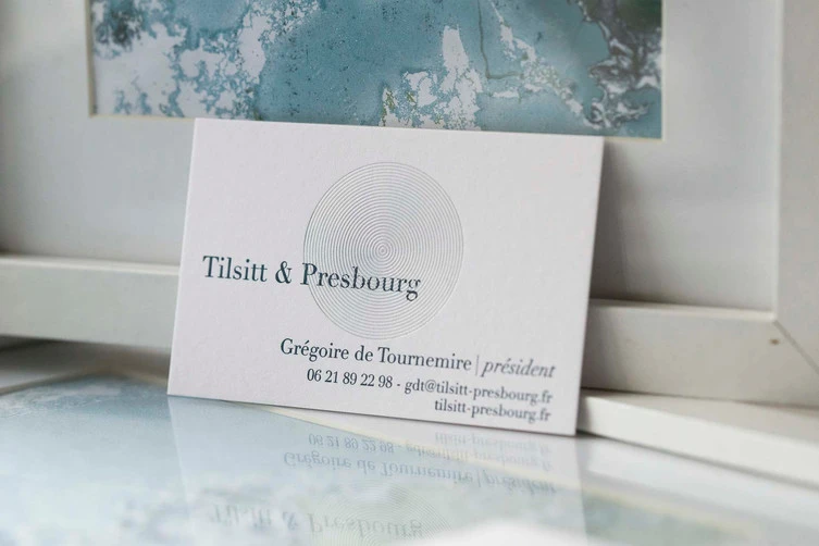 carte de visite avec logo circulaire