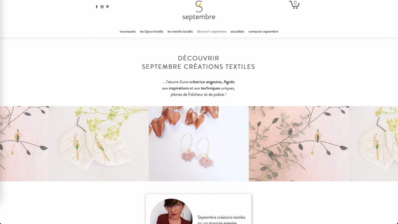 Page du site marchand de septembre avec photos de bijoux, texte et fleurs