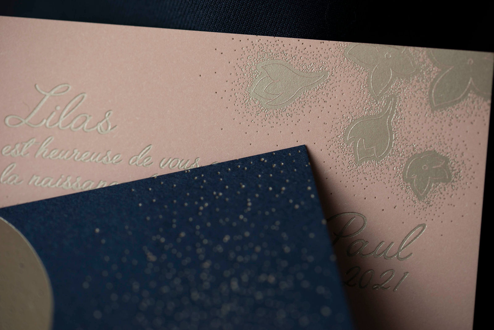 cartons bleu nuit et rose pale