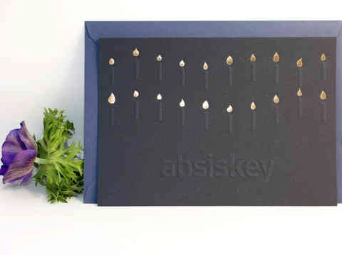 carton d'invitation gaufrage pur et dorure papier savile row plain blu fedrigoni